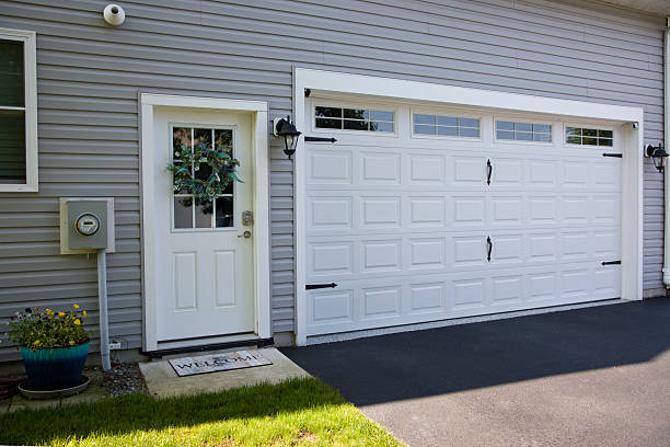 24/7 Emergency Garage Door Panel Replacement experts in Lake Catherine, IL